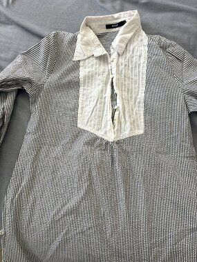BESS Gray & White Striped Seersucker Tunic Shirt with Pintuck Bib